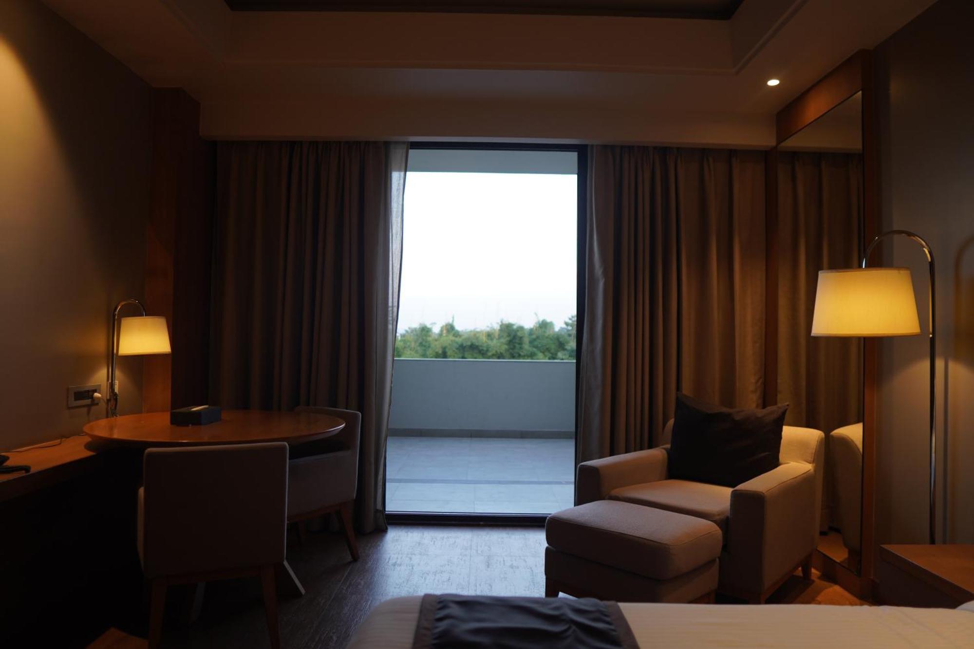 Kiranshree Grand Hotel Guwahati Bagian luar foto