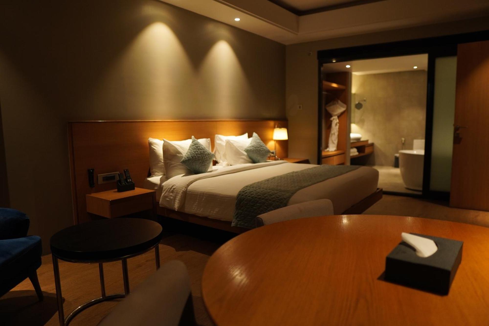 Kiranshree Grand Hotel Guwahati Bagian luar foto