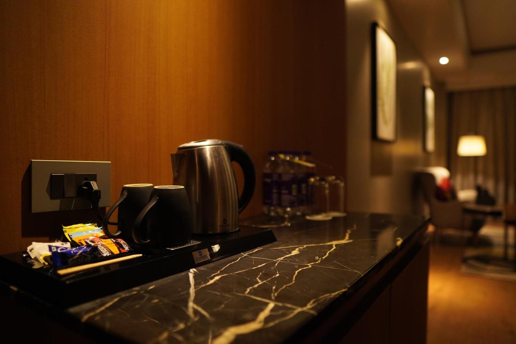 Kiranshree Grand Hotel Guwahati Bagian luar foto