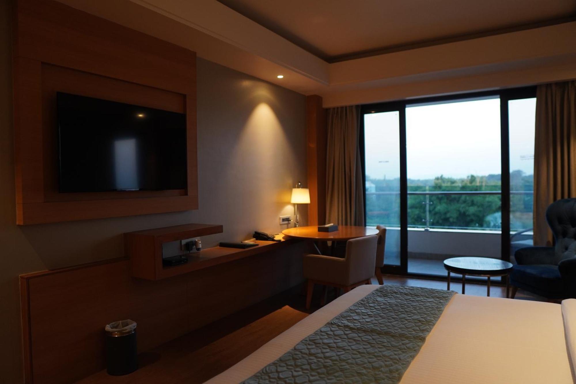 Kiranshree Grand Hotel Guwahati Bagian luar foto