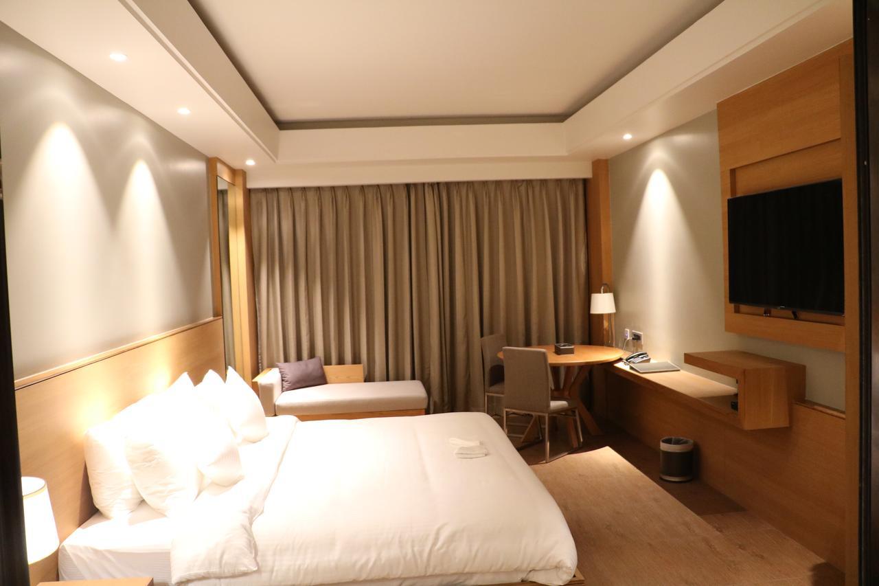 Kiranshree Grand Hotel Guwahati Bagian luar foto