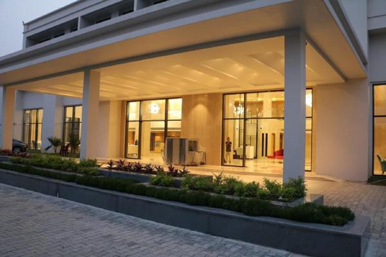 Kiranshree Grand Hotel Guwahati Bagian luar foto