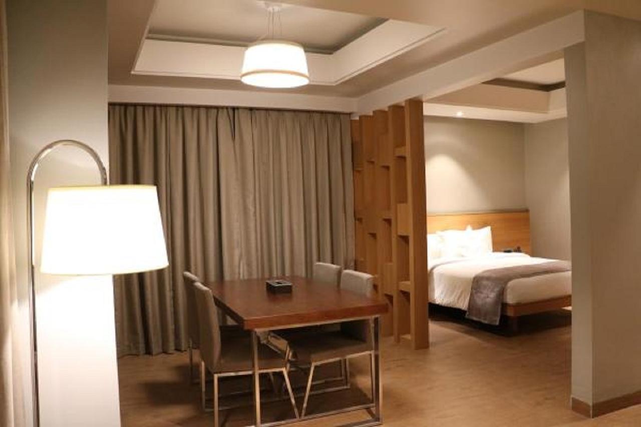 Kiranshree Grand Hotel Guwahati Bagian luar foto