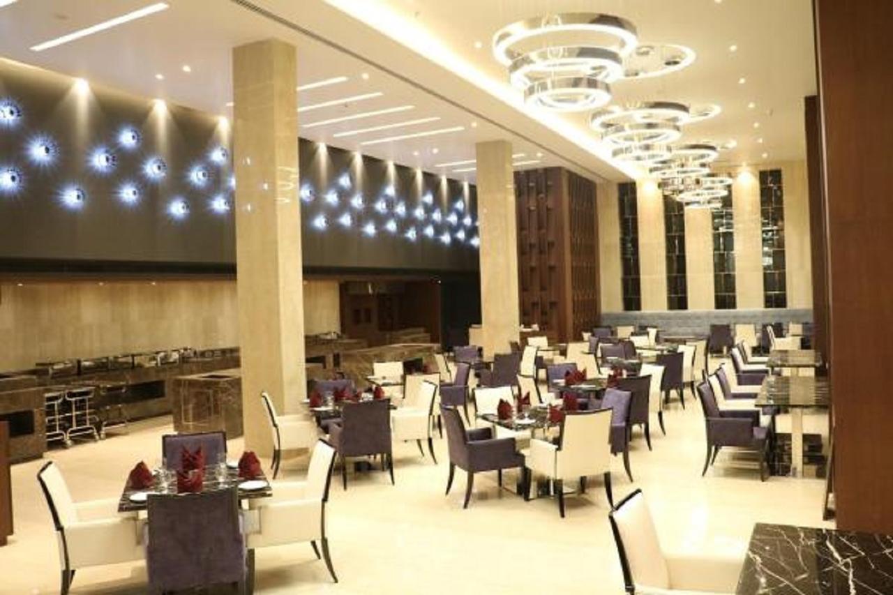 Kiranshree Grand Hotel Guwahati Bagian luar foto