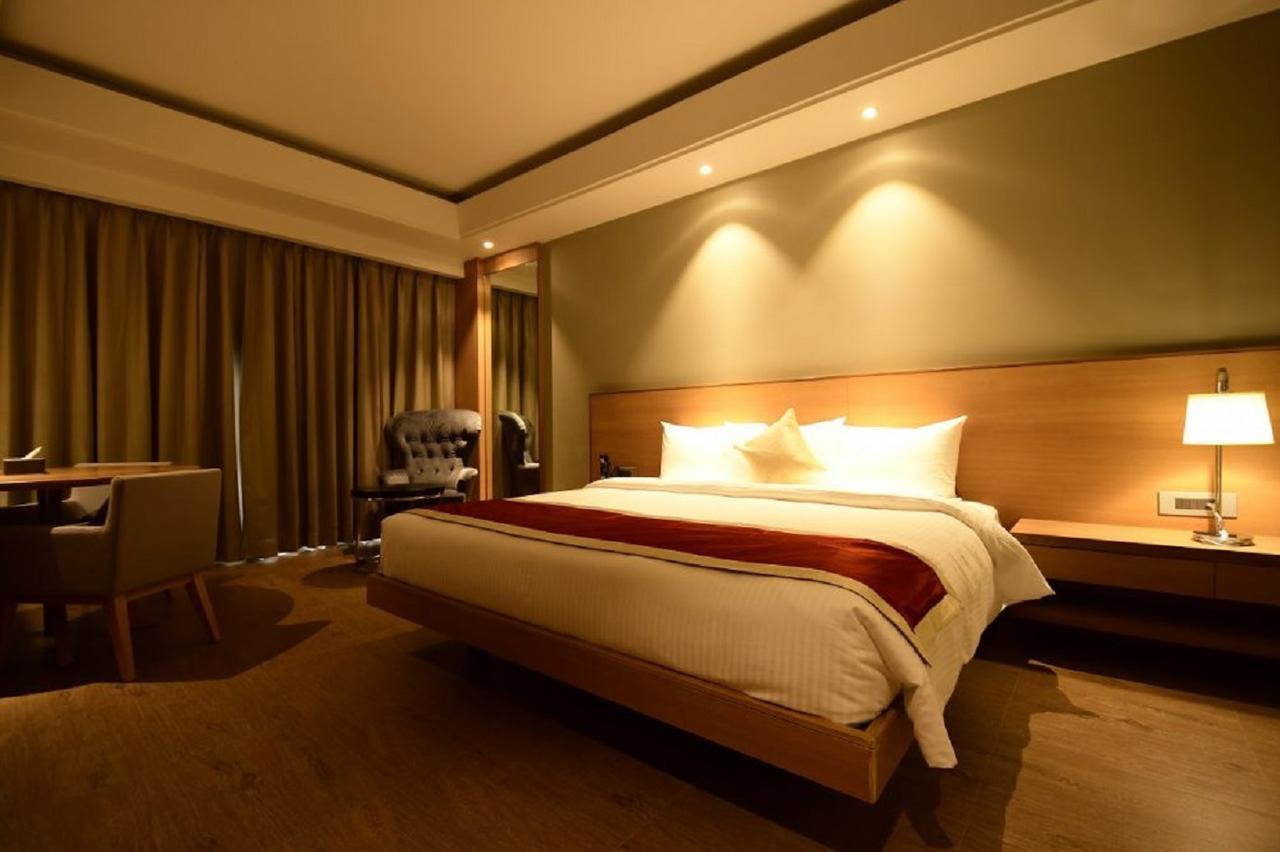 Kiranshree Grand Hotel Guwahati Bagian luar foto