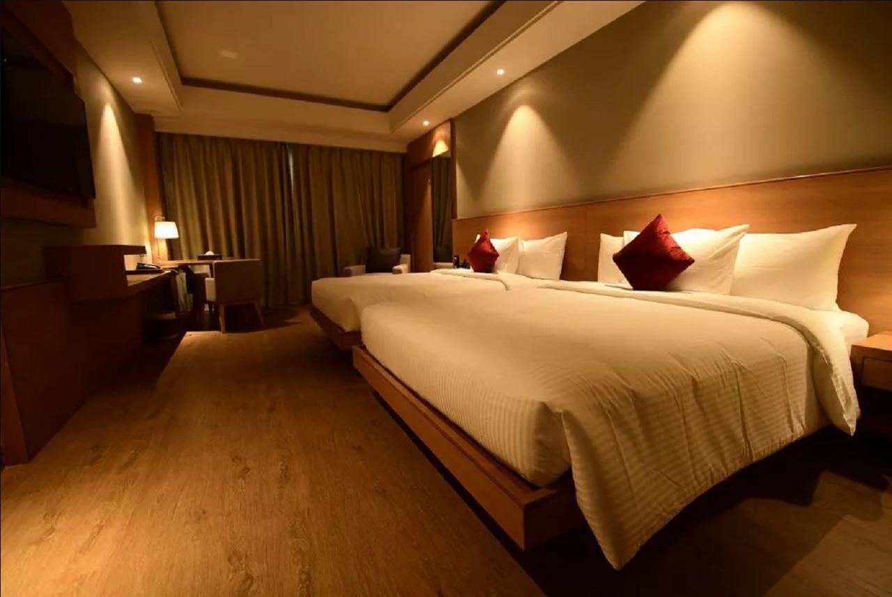 Kiranshree Grand Hotel Guwahati Bagian luar foto