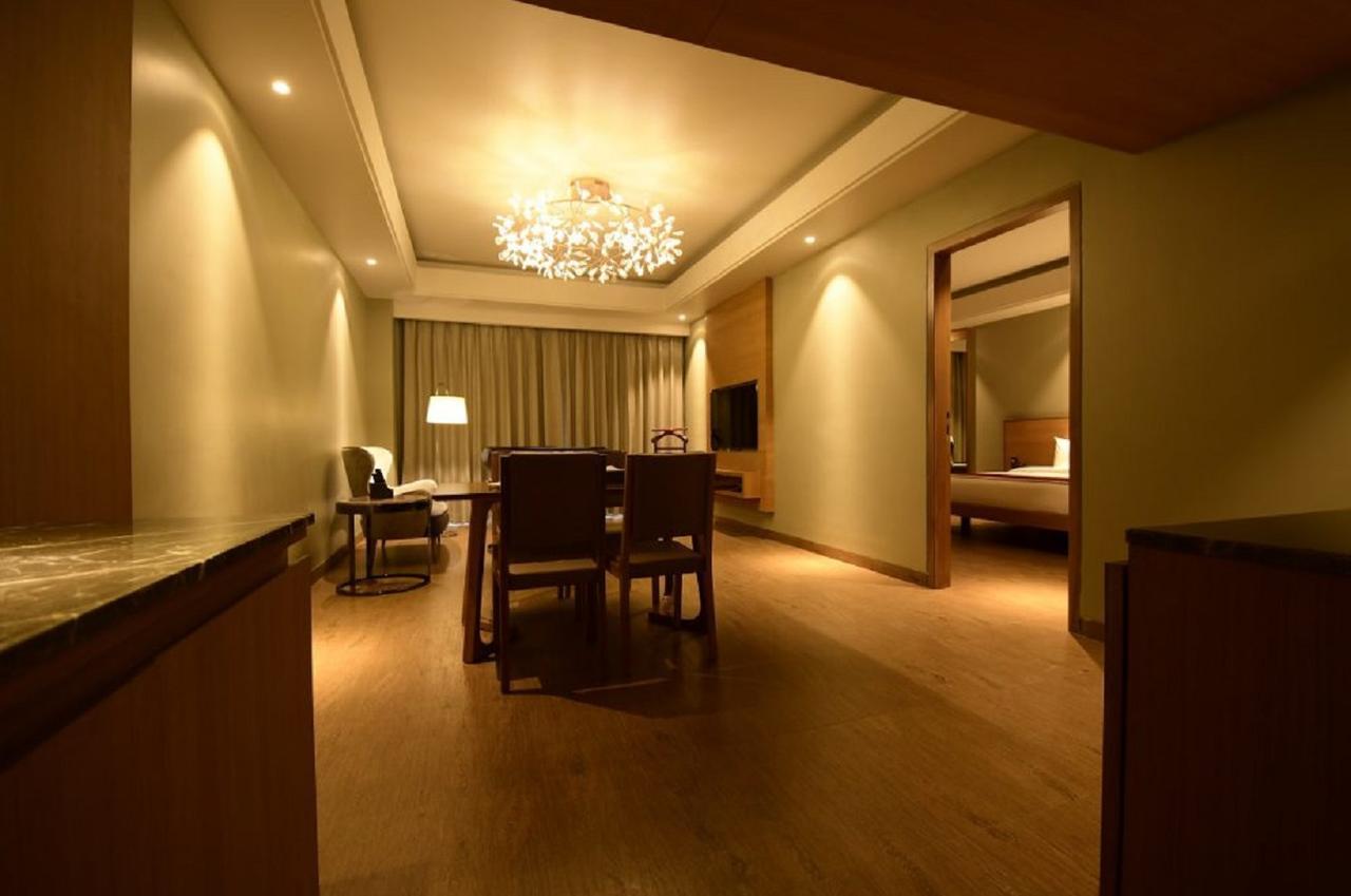 Kiranshree Grand Hotel Guwahati Bagian luar foto
