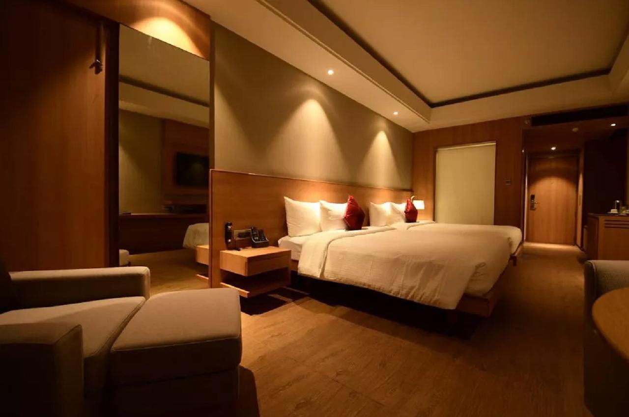Kiranshree Grand Hotel Guwahati Bagian luar foto