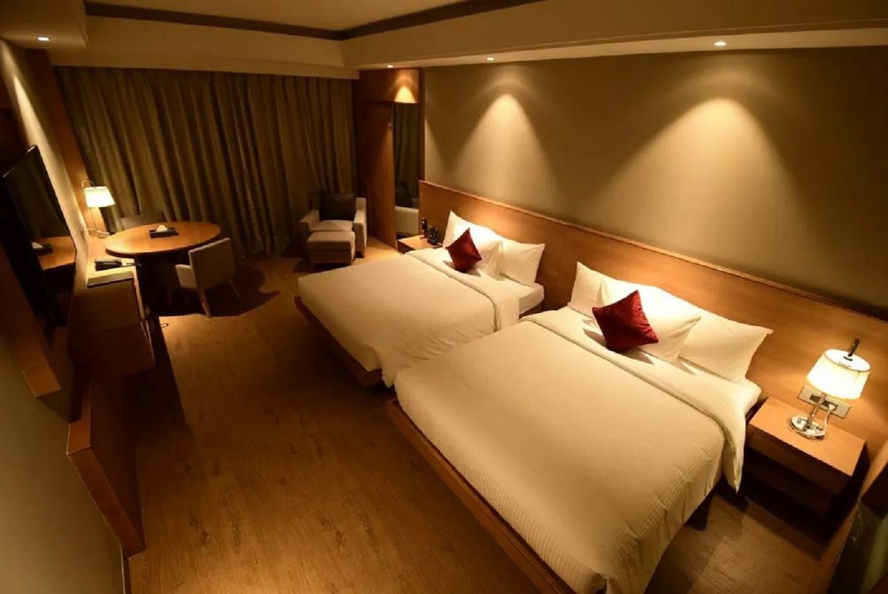 Kiranshree Grand Hotel Guwahati Bagian luar foto